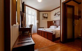 Hotel Alfred  3*